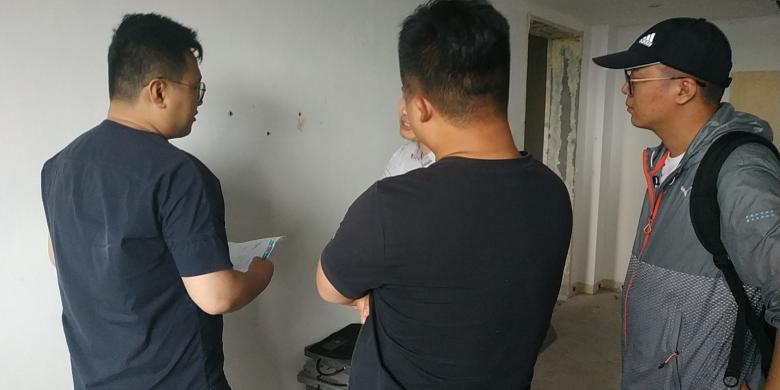 20210524/60ab96d296972.jpg 博菲克設計師和技術總監商討酒店樣板間設計方案.jpg