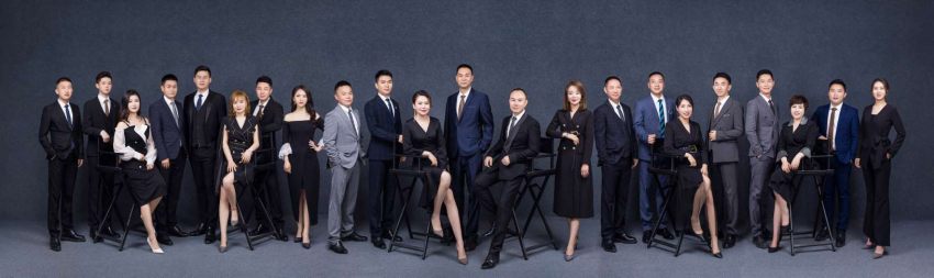 20211112/618e510994136.jpg 酒店簽約后雙方合影留念.jpg