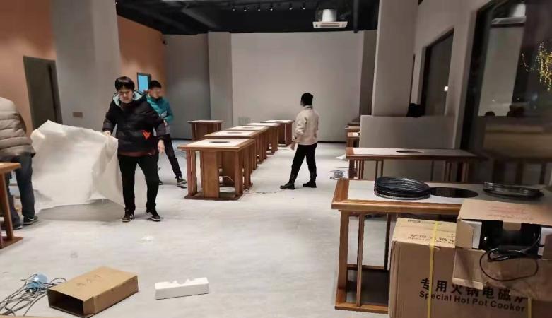 20220104/61d3aafc37392.jpg 銀川某火鍋店火鍋餐桌安裝現場.jpg